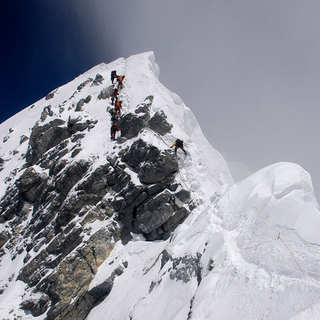Illustration for article titled The Open Graveyard of Mt. Everest's "Death Zone"